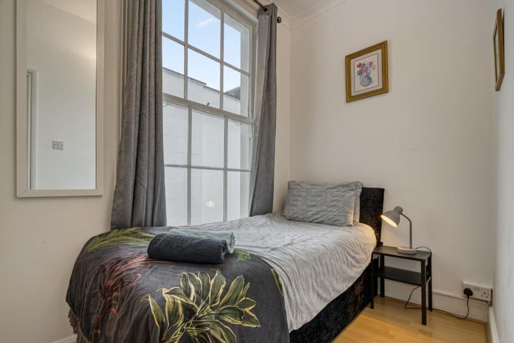 Cosy 2Br Retreat Near Paddington Station Daire Londra Dış mekan fotoğraf
